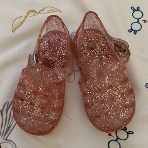 Pink glitter Jelly’s size 5 (toddler)